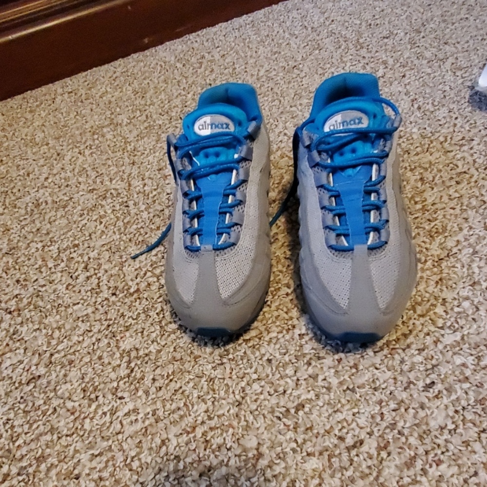 Shoes - Picture 2 of 3